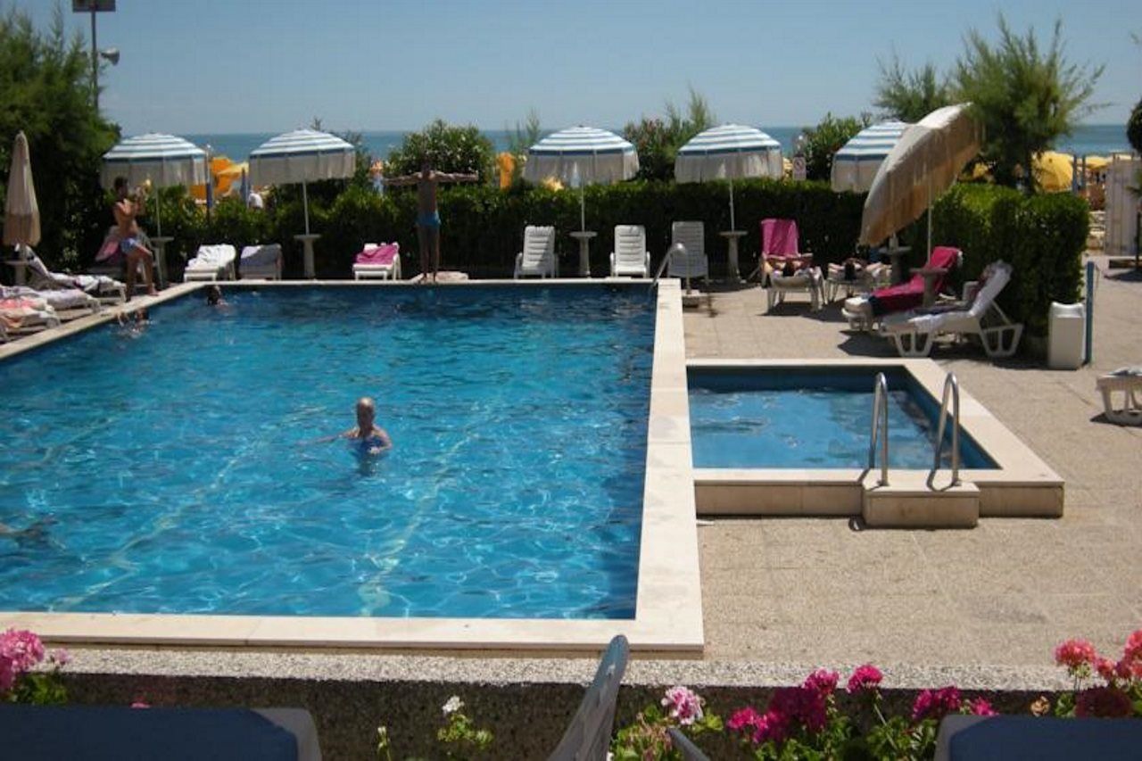 Hotel Imperial Palace Lido di Jesolo Exterior foto
